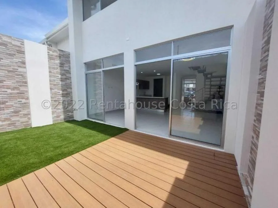 VENTA DE CASA EN SAN RAFAEL DE HEREDIA CL22-2189 - Venta en San Rafael