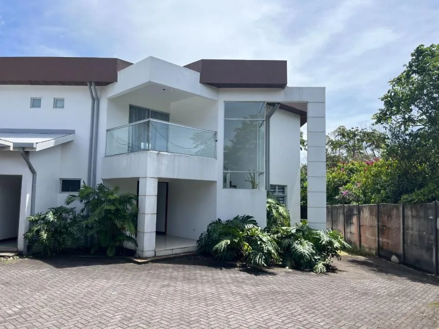 Vendo hermosa propiedad en Ángeles de San Rafael Heredia, elegante casa y amplias zonas verdes - Venta en Angeles
