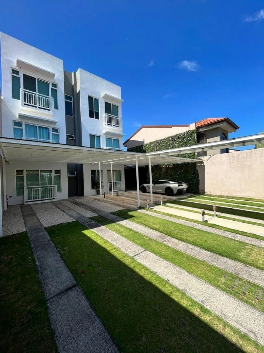Alquiler de Apartamento en Pozos, Santa Ana. - Alquiler / Renta en Santa Ana