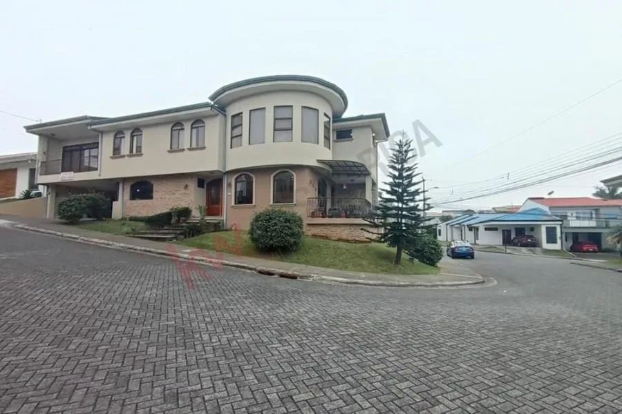 VENTA DE CASA EN LOMAS DE GRANADILLA, CURRIDABAT #5351 - Venta en Curridabat