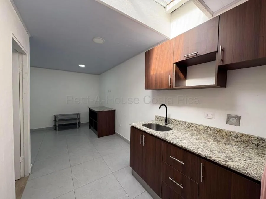 Apartamento tipo estudio en alquiler en Escazú centro compacto y funcional #26-1638 GS - Alquiler / Renta en Escazú