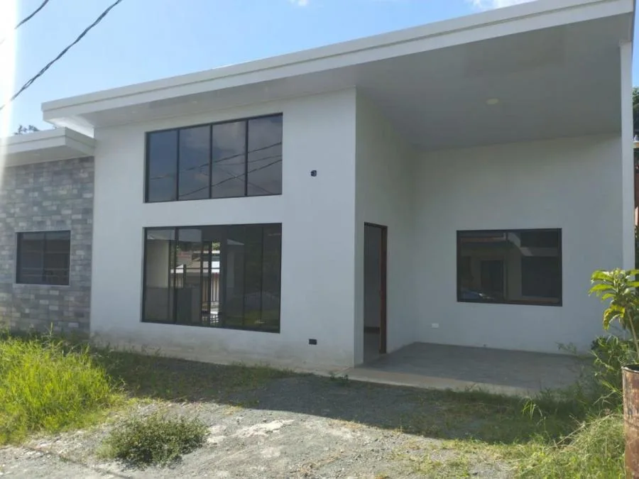 Linda Casa en Venta en Aserrí, San José. MLS 24-325 - Venta en Aserrí
