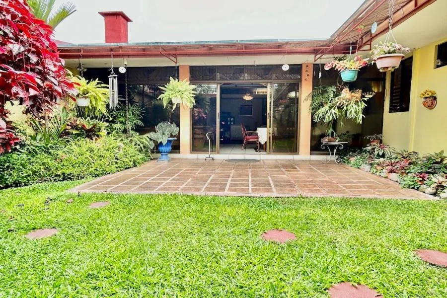 Venta de casa independiente de una planta en el Prado, Curridabat $385.000 #LL122 - Venta en Curridabat