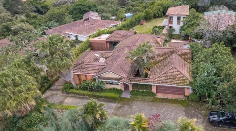 Venta de casa con apartamento independiente en San Rafael, Montes de Oca $590,000 #FR004  - Venta en Montes de Oca