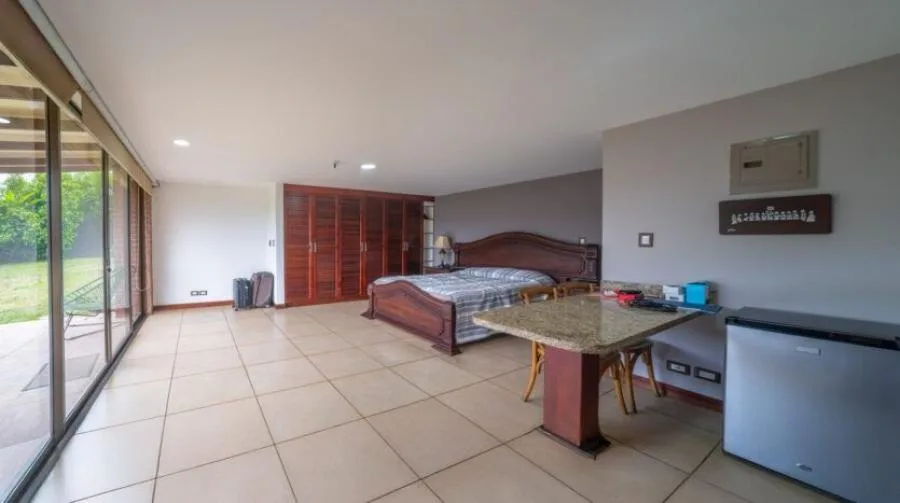 Venta de casa con apartamento independiente en San Rafael, Montes de Oca $590,000 #FR004  - Venta en Montes de Oca — photo 2