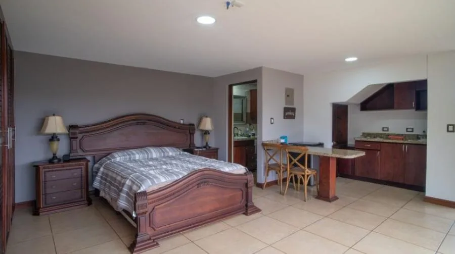 Venta de casa con apartamento independiente en San Rafael, Montes de Oca $590,000 #FR004  - Venta en Montes de Oca — photo 3