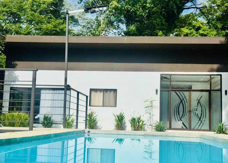 ***VENDIDA*** FOR SALE ! Nature Retreat with Pool and Guest Suite - Venta en Mansión