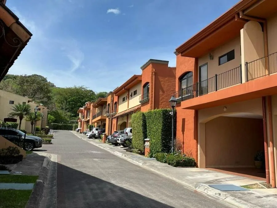 Venta de Esplendida Casa en Brasil de Mora / Mls. 26-1021 OFC JB - Venta en Mora