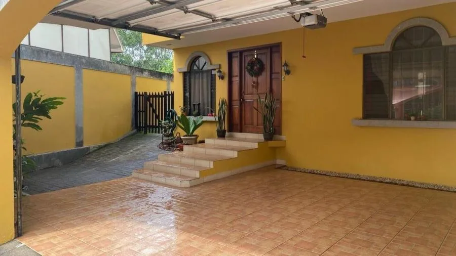 VENTA DE CASA EN PINARES DE CURRIDABAT PBR - Venta en Curridabat