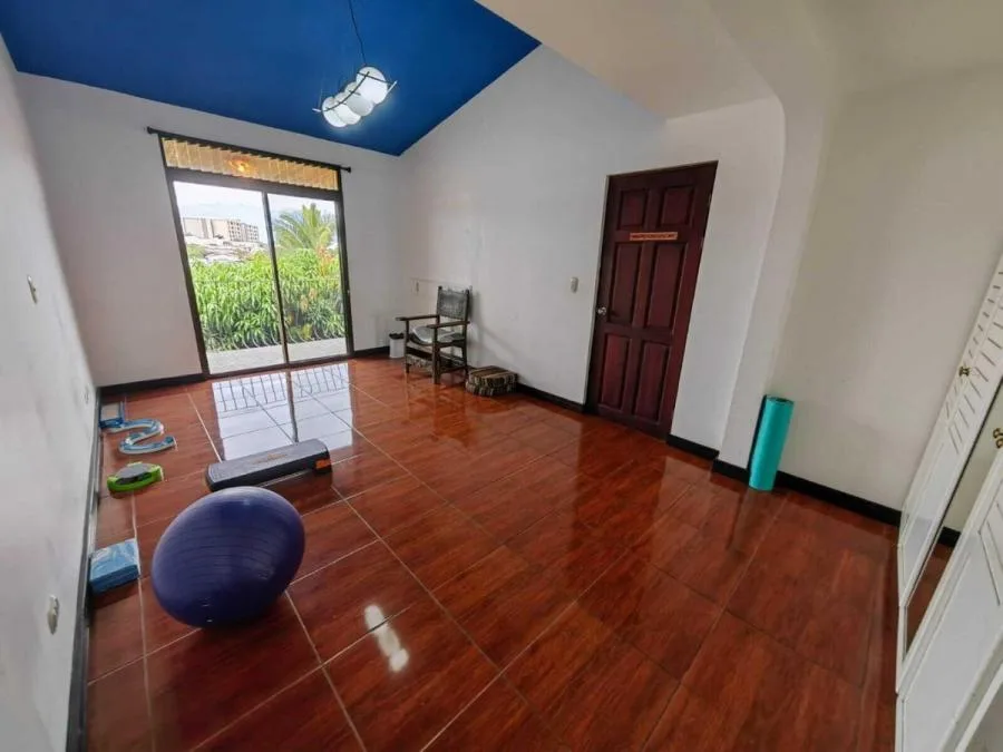 Venta de Casa en los Colegios Moravia - Venta en Moravia — photo 2