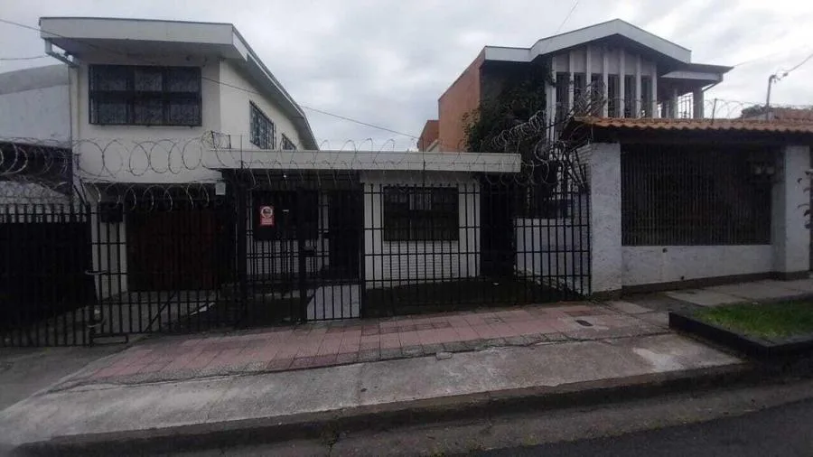 Alquiler de Casa con Uso de Suelo Mixto + APTO en San Fco de Dos Ríos, San José. RAH 25-533 - Alquiler / Renta en San Francisco de Dos Ríos