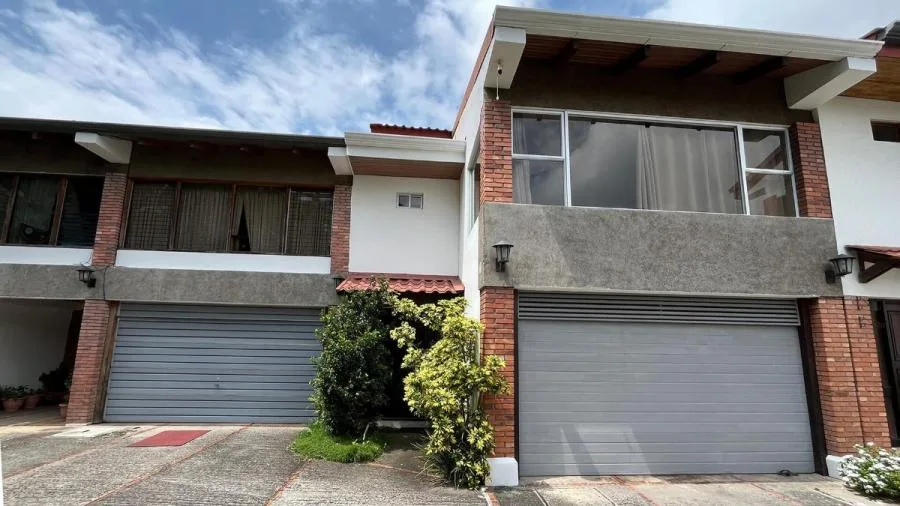 Venta de Casa Tipo Townhouse en San Rafael de Escazú. RAH 26-655 - Venta en Escazú