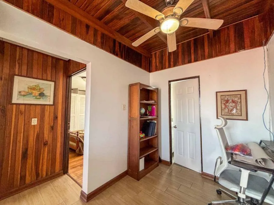 Venta de casa en calle cerrada en Sabanilla, Montes de Oca #FE002 - Venta en Montes de Oca — photo 5