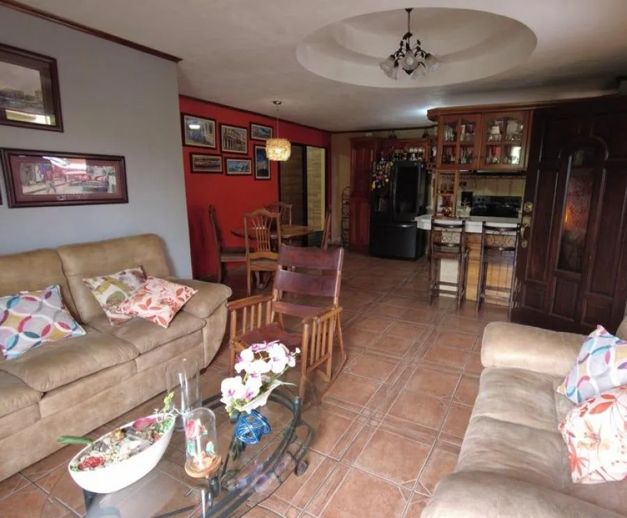 Venta de Casa en San Pedro de Heredia. RAH 25-960 - Venta en San Pedro