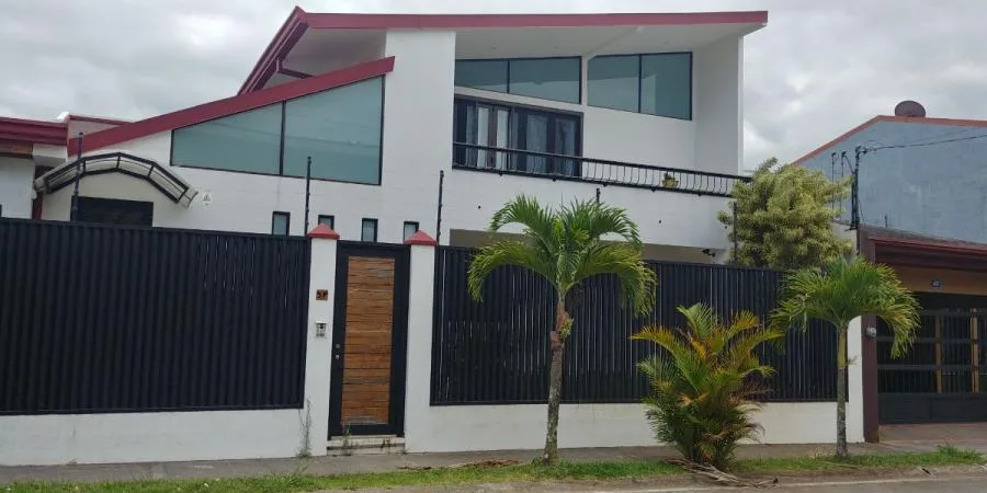 precio de oportunidad. Casa en residencial de alta plusvalia - Venta en Santo Domingo
