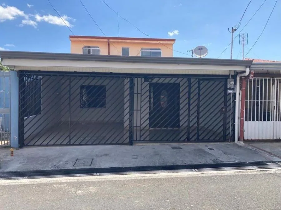 Le presento una linda casa de 140 metros de construcción en Cuatro Reinas de Tibás RAH 24-251 - Venta en Tibás