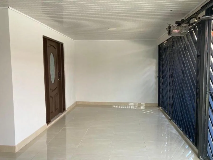 Le presento una linda casa de 140 metros de construcción en Cuatro Reinas de Tibás RAH 24-251 - Venta en Tibás — photo 2