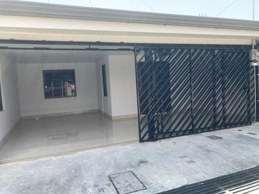 Le presento una linda casa de 140 metros de construcción en Cuatro Reinas de Tibás RAH 24-251 - Venta en Tibás — photo 3