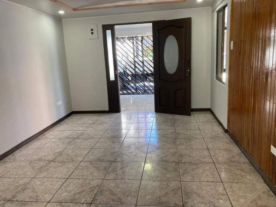 Le presento una linda casa de 140 metros de construcción en Cuatro Reinas de Tibás RAH 24-251 - Venta en Tibás — photo 5