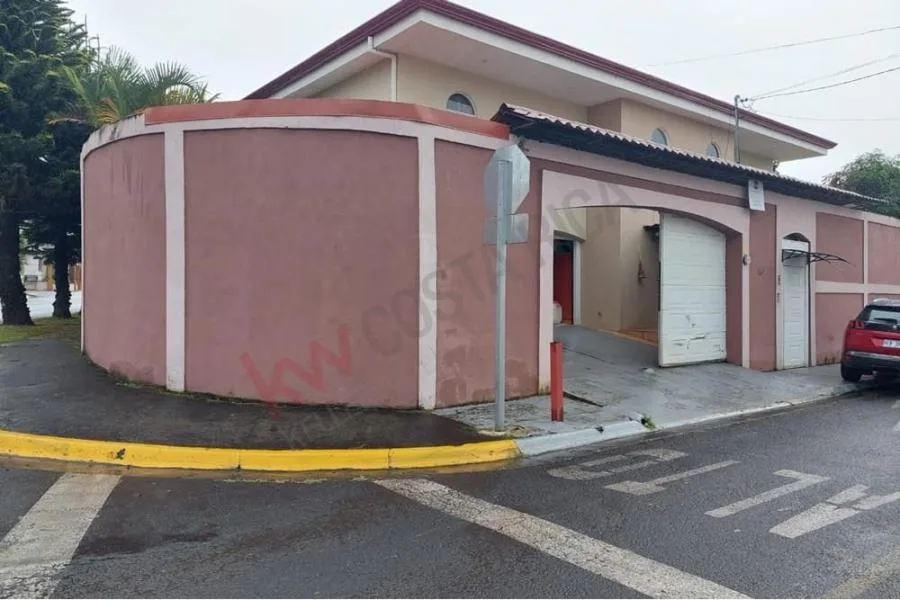 VENDO CASA ESQUINERA EN CURRIDABAT #5753  - Venta en Curridabat
