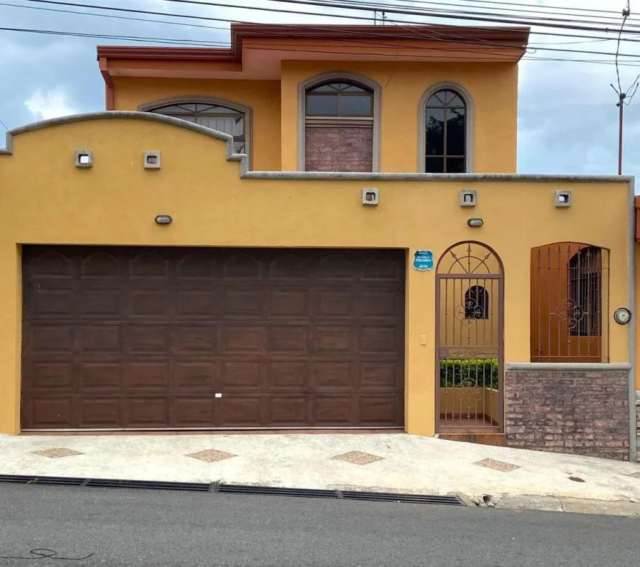 Casa en Venta en Mercedes Norte, Heredia RAH #23320 - Venta en Mercedes