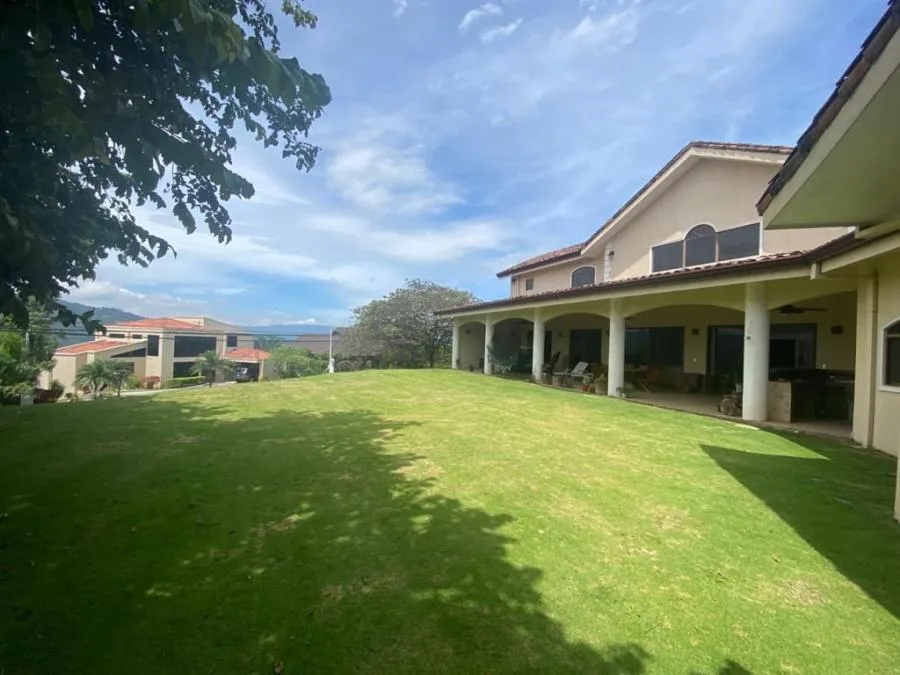 Casa en alquiler en condominio Hacienda Los reyes La Guácima Alajuela MGA - Alquiler / Renta en Guácima