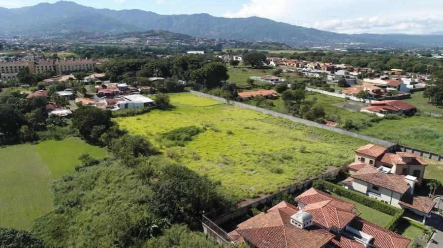 Local comercial en alquiler en Heredia con terraza y alta exposición #26-1840 GS - Alquiler / Renta en Belén
