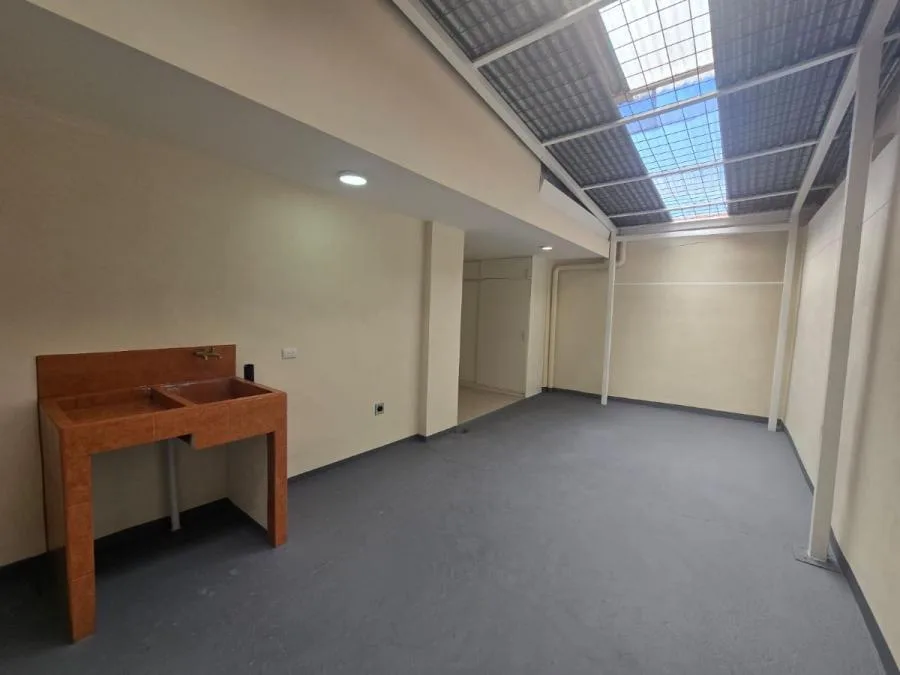 VENTA DE CASA DE DOS PLANTAS EN EL CORAZON DE TIBAS, SAN JOSE - Venta en Tibás — photo 3