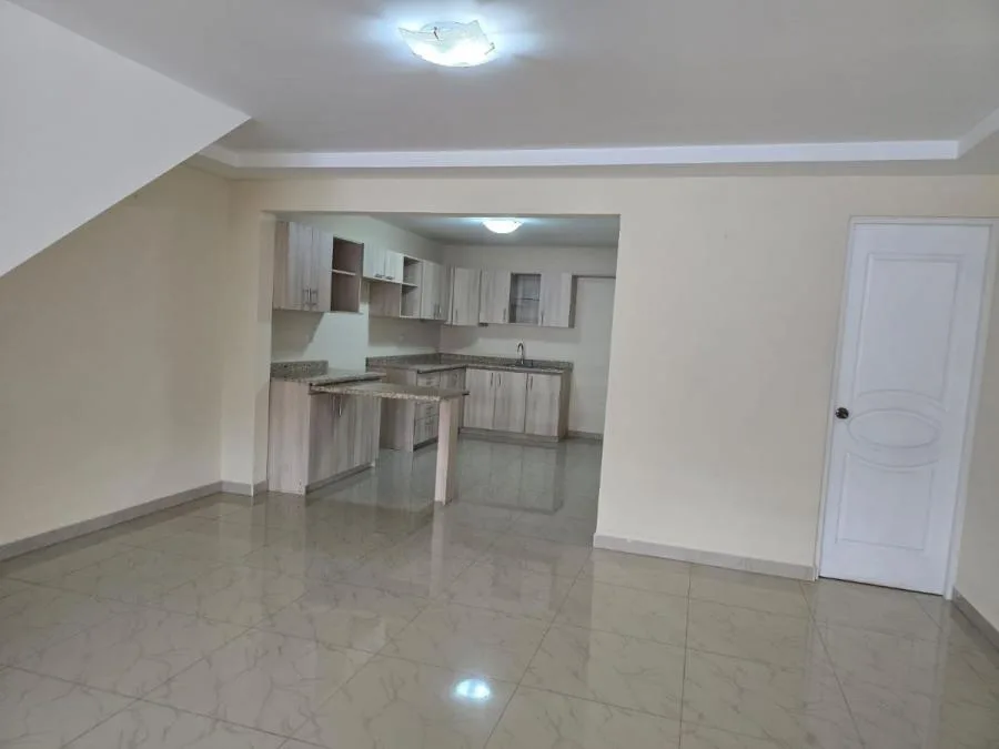 VENTA DE CASA DE DOS PLANTAS EN EL CORAZON DE TIBAS, SAN JOSE - Venta en Tibás — photo 4