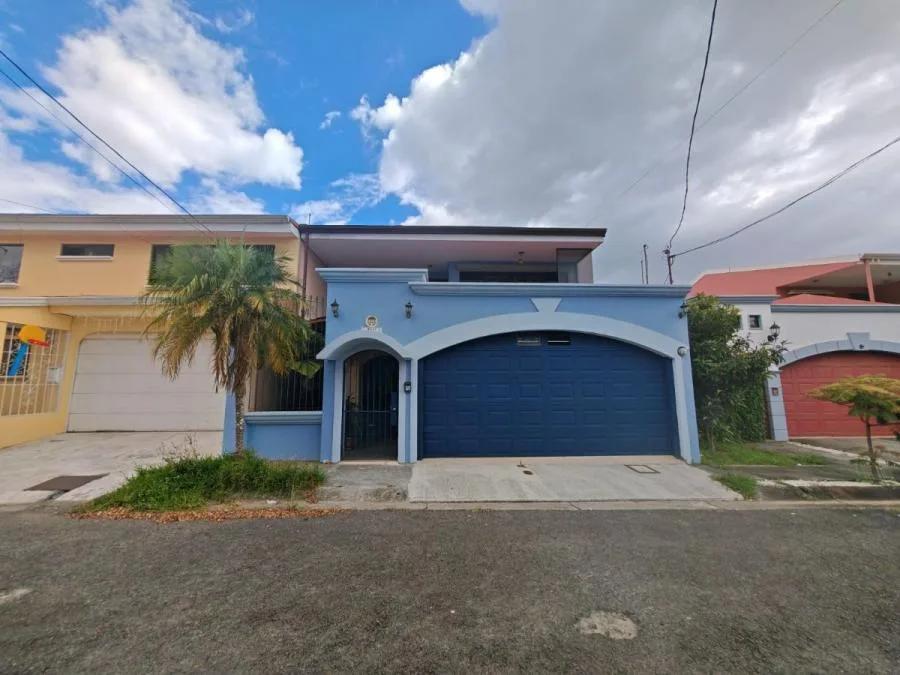 Venta de casa en Residencial Ayarco Este, La Unión - Venta en La Unión