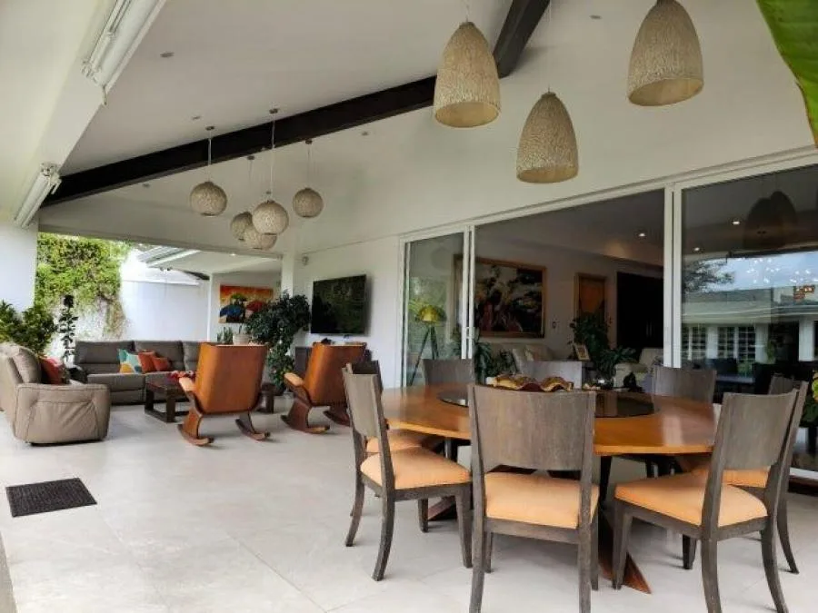 Venta apartamento moderno con balcón, vista al Irazú y amenidades tipo club #26-1809 GS - Venta en Curridabat