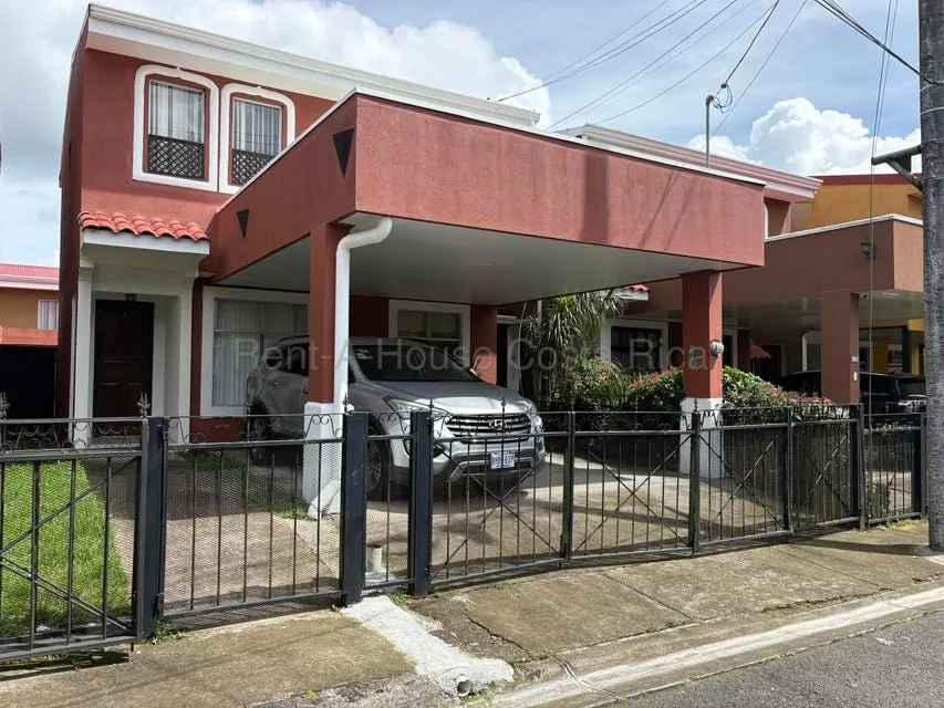 Se alquila casa en La Trinidad Moravia 26-2230 - Alquiler / Renta en Moravia