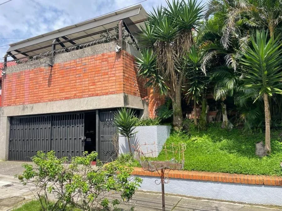CASA EN VENTA EN GOICOCHEA, cod: CTL 25-1878  - Venta en Goicoechea