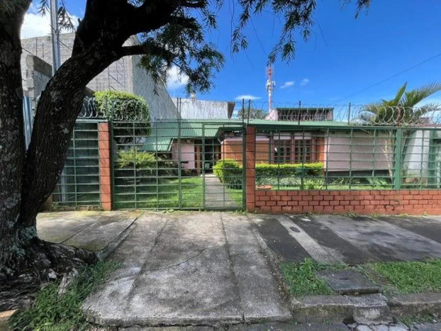Venta de Casa en Zapote, San José.  - Venta en Zapote