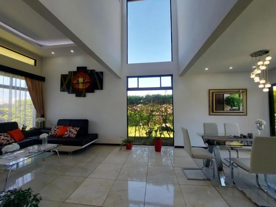 VENTA DE CASA EN LA GUACIMA ALAJUELA PBR - Venta en Guácima