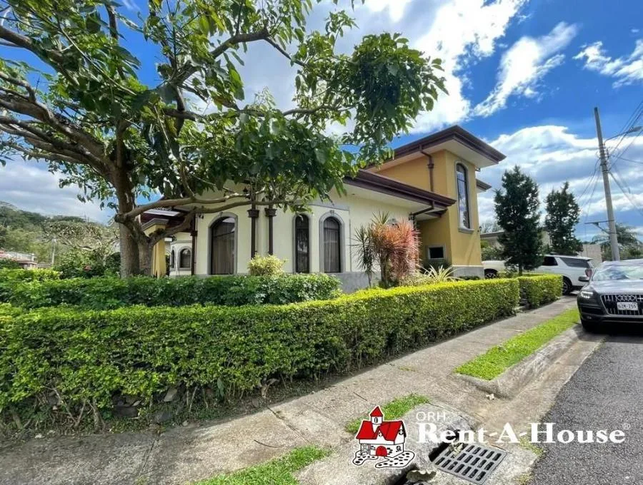 Extraordinaria Casa en Alquiler en Guácima, Alajuela. MLS 24-630 - Alquiler / Renta en Guácima