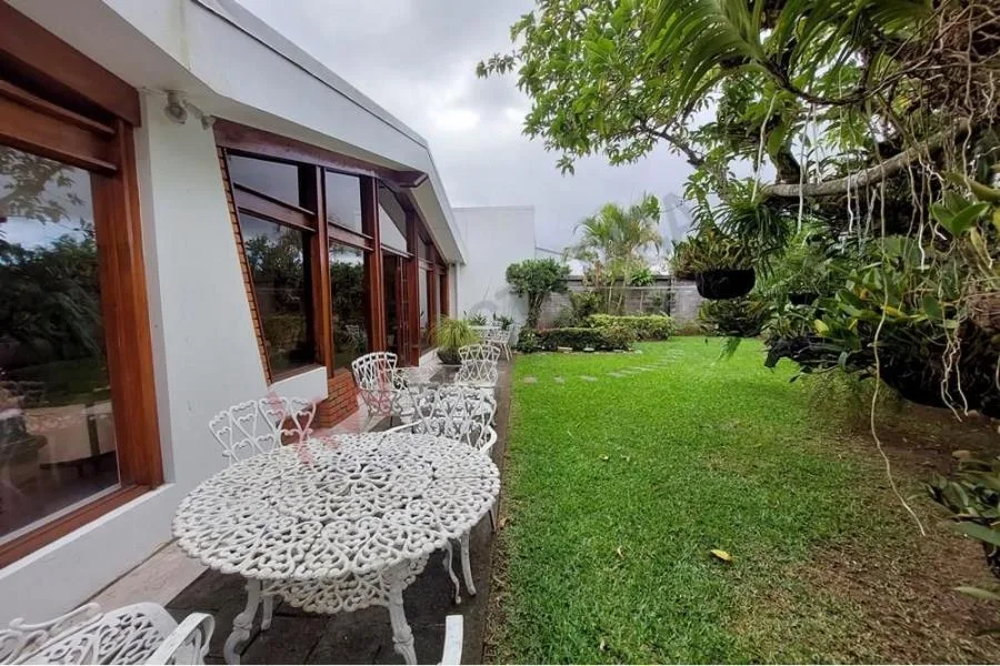 Venta de casa en Pinares, Curridabat US$ 450.000 #6050 - Venta en Curridabat