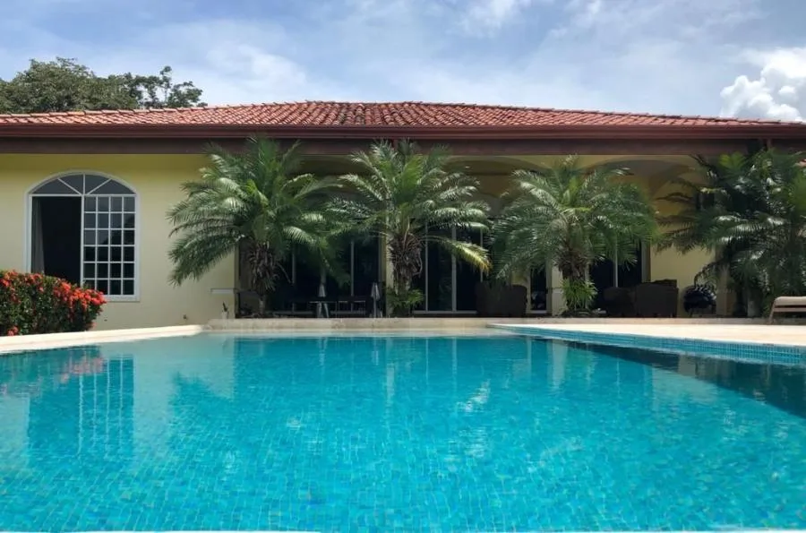 VENTA DE CASA EN PUNTARENAS CL22-1037 - Venta en Garabito