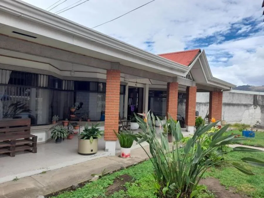 Moderno local comercial para estrenar con espacios ideales para clínica u oficinas #26-1762 GS - Alquiler / Renta en Cartago