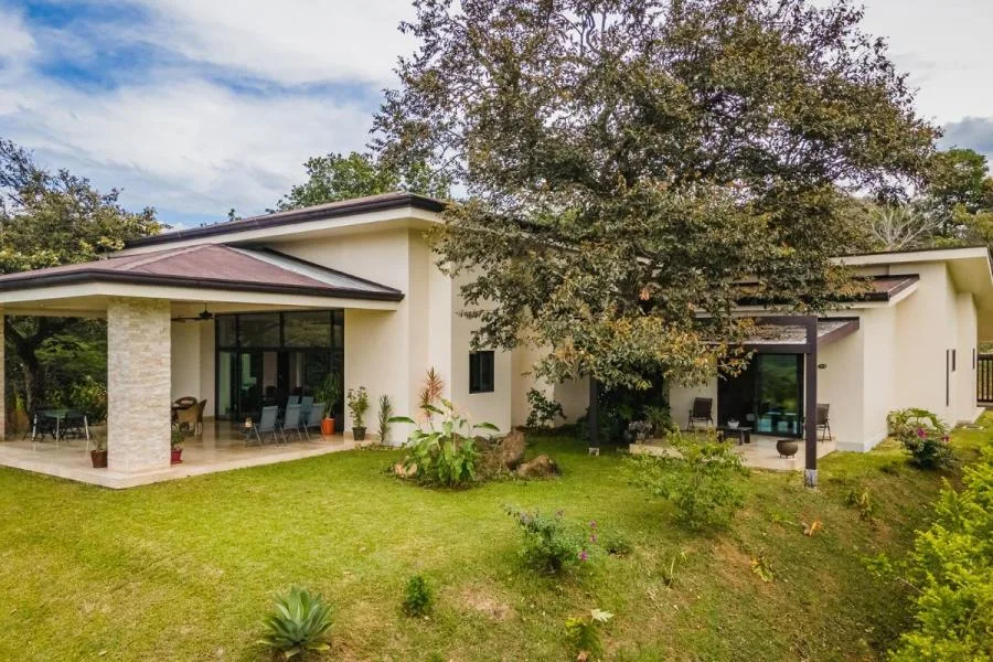 Casa en Venta en La Guácima, Alajuela RAH #222655 - Venta en Guácima