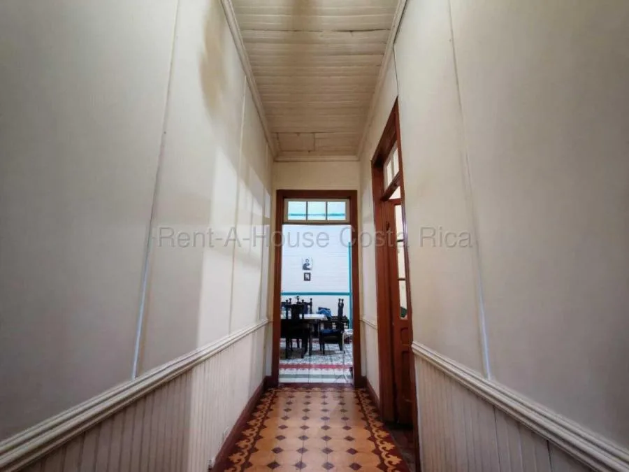 Casa amplia con gran potencial en zona estratégica y céntrica #26-1718 GS - Alquiler / Renta en San José — photo 2