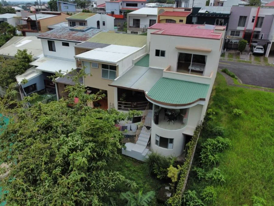 Venta de Casa en tres niveles en Vásquez de Coronado  - Venta en Patalillo