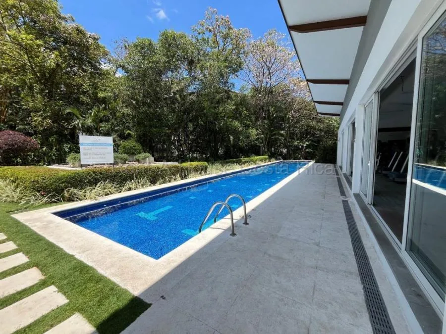 Elegante apartamento amueblado para ejecutivos con acceso a comercio y parqueo doble #26-1705 GS - Alquiler / Renta en Escazú