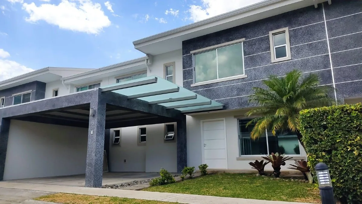 Se alquila casa en Piedades Santa Ana 26-1088 - Alquiler / Renta en Santa Ana