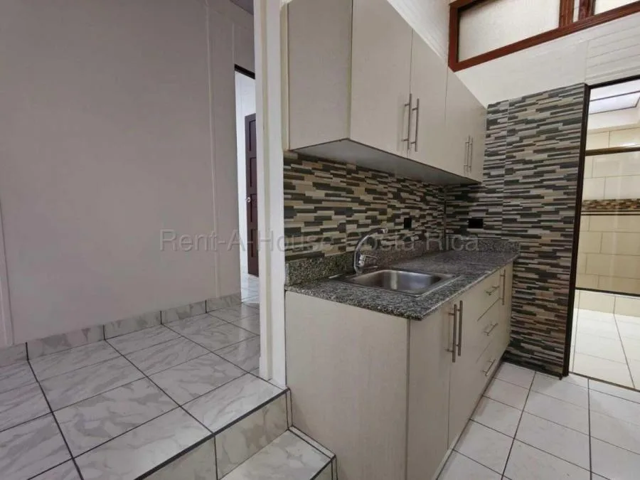 Apartamento de 2 habitaciones con cochera y ubicación estratégica #26-1719 GS - Alquiler / Renta en San José — photo 4