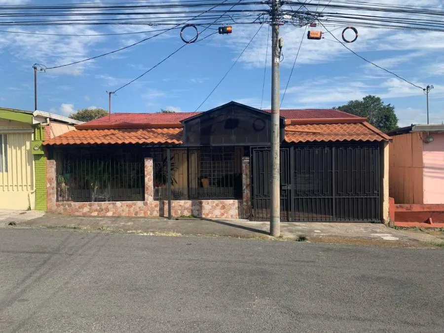 Venta de Casa en Barrio Los Angeles, Cartago. RAH 25-645 - Venta en Oriental