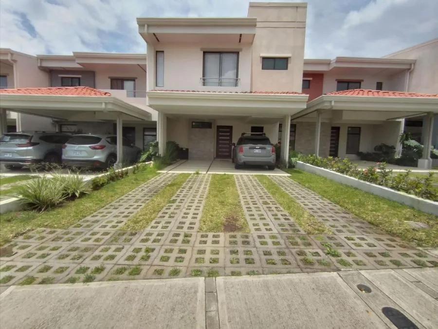 Casa en venta en Santo Domingo, Heredia.RAH 22-326 - Venta en Santo Domingo