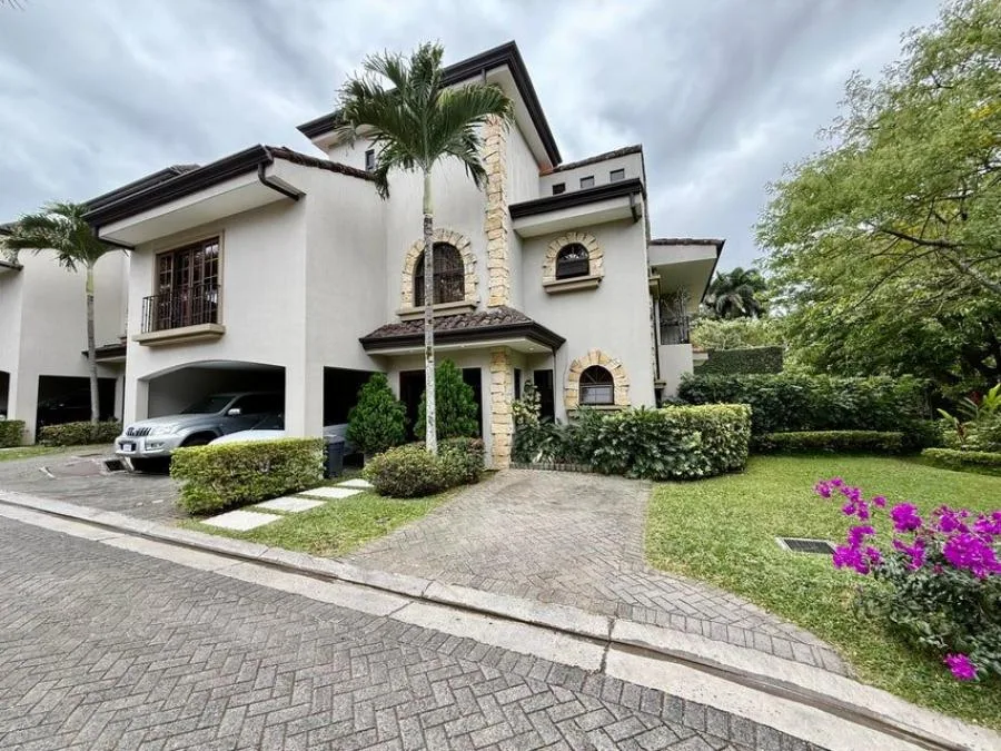 Venta de Casa en San Rafael de Escazú. - Venta en Escazú