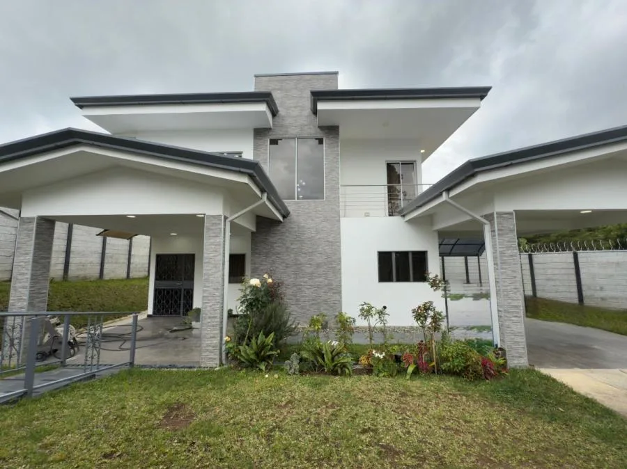 Venta de casa de lujo en San Isidro de Heredia $648,000 #DE007 - Venta en San Isidro