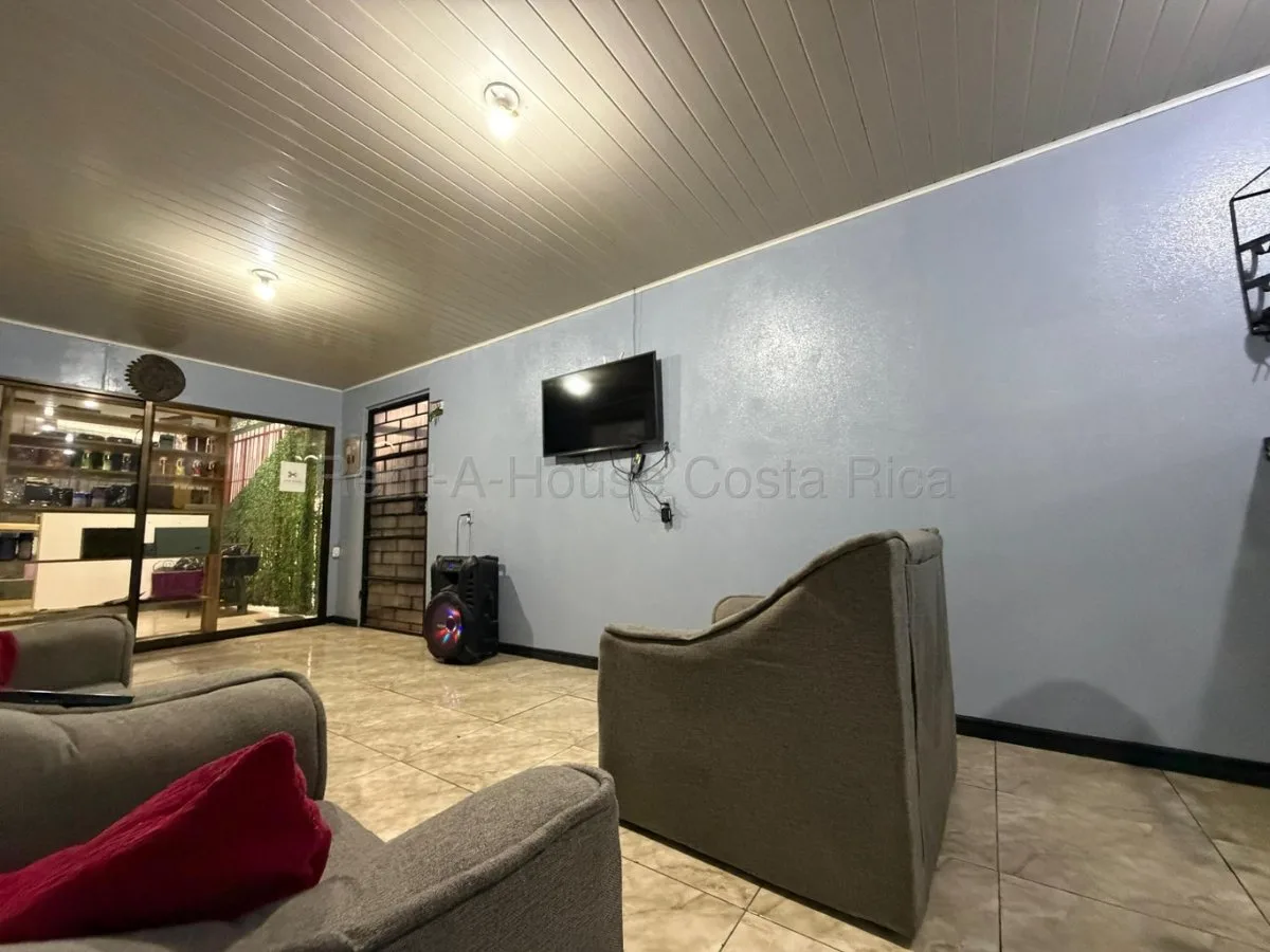 Venta casa de 1 nivel con patio y excelente distribución familiar #26-1803 GS - Venta en Desamparados